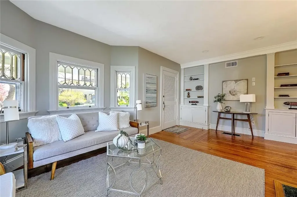 92 President Avenue Providence RI 02906