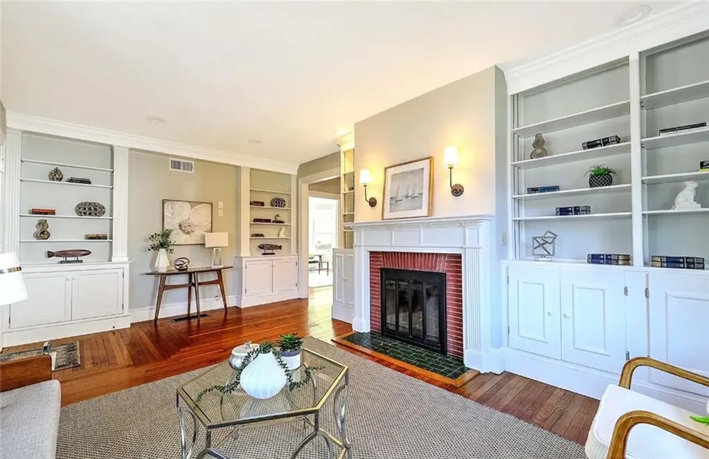 92 President Avenue Providence RI 02906