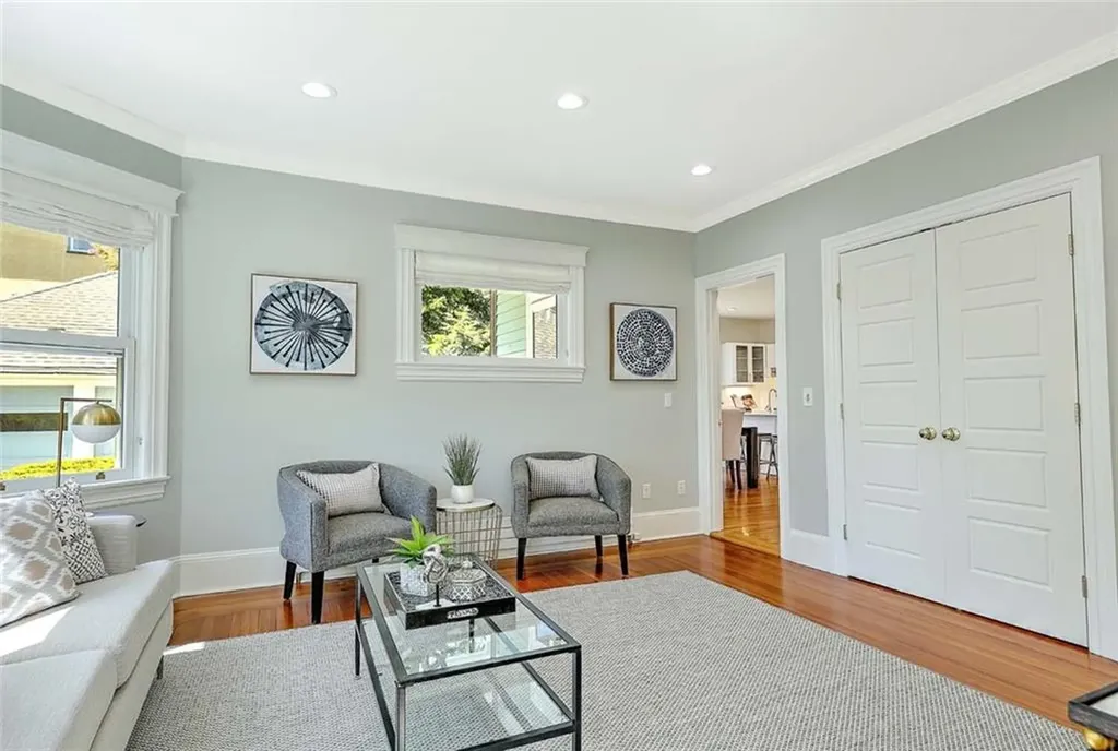 92 President Avenue Providence RI 02906