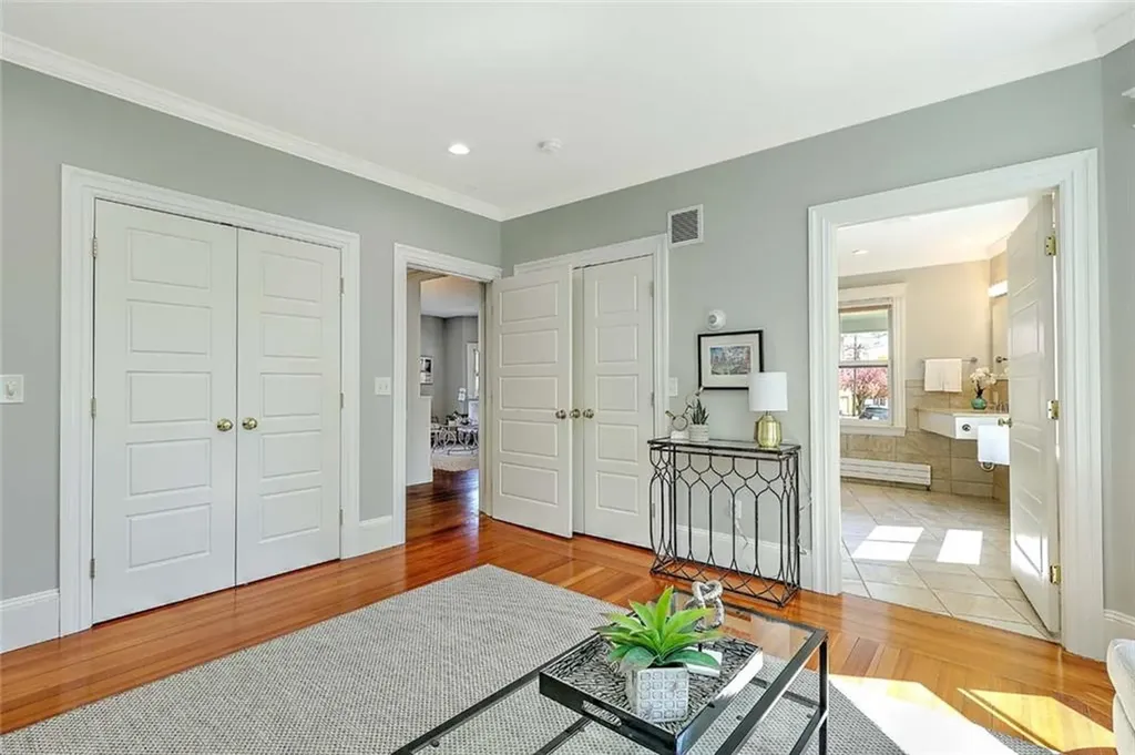 92 President Avenue Providence RI 02906