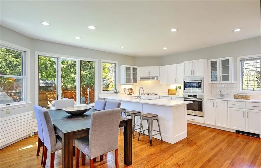 92 President Avenue Providence RI 02906