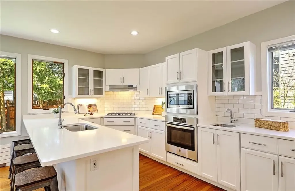 92 President Avenue Providence RI 02906
