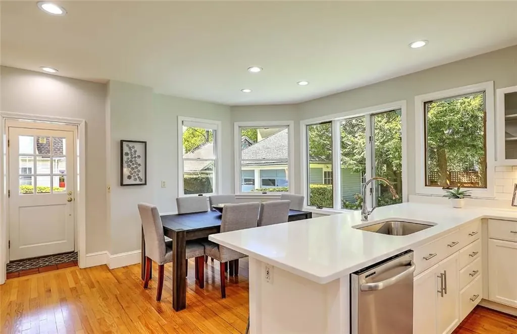 92 President Avenue Providence RI 02906