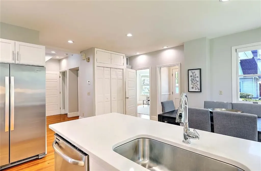 92 President Avenue Providence RI 02906