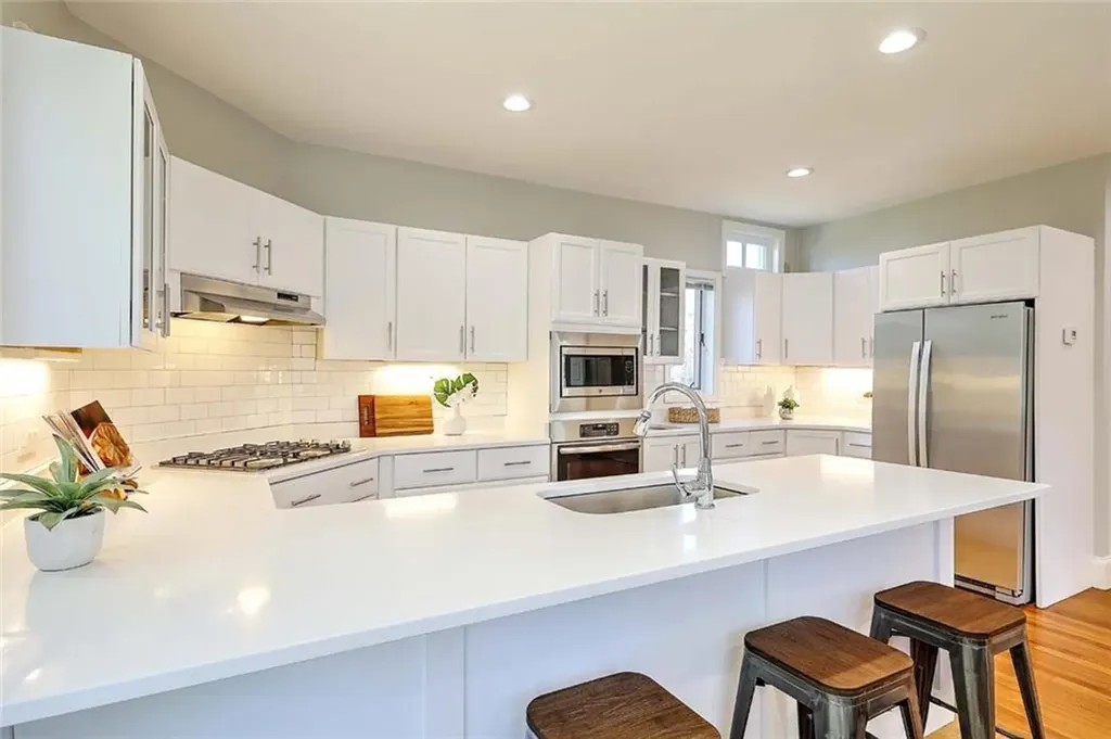 92 President Avenue Providence RI 02906