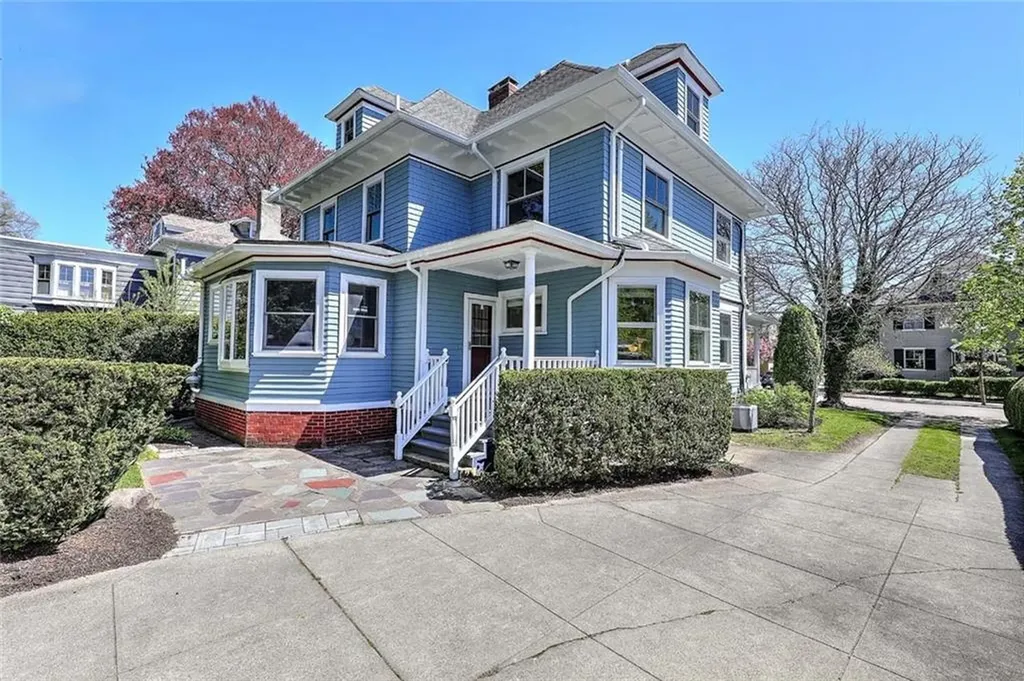 92 President Avenue Providence RI 02906