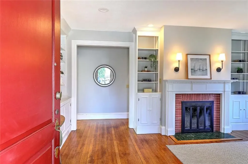 92 President Avenue Providence RI 02906