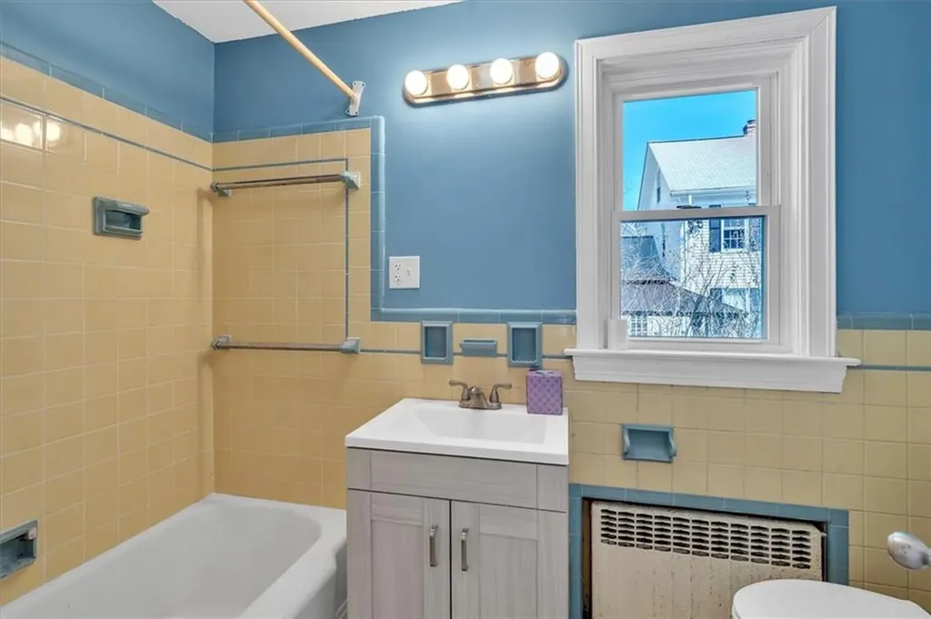 32 Summer Street Woonsocket RI 02895