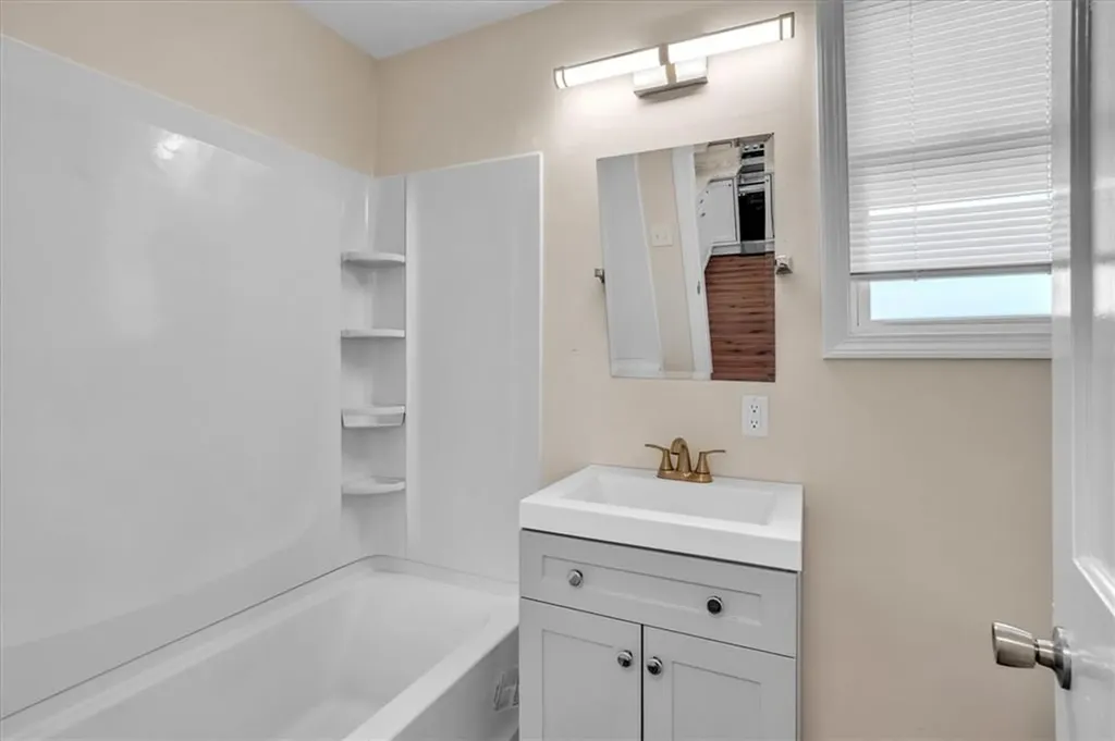 32 Summer Street Woonsocket RI 02895