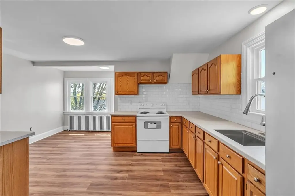 32 Summer Street Woonsocket RI 02895