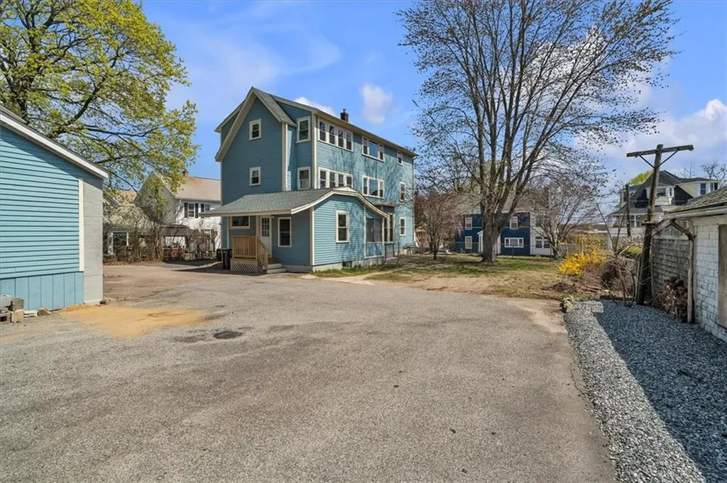 32 Summer Street Woonsocket RI 02895