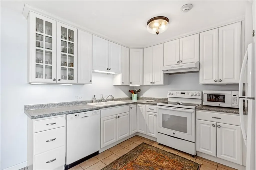 221 Hope Street Bristol RI 02809