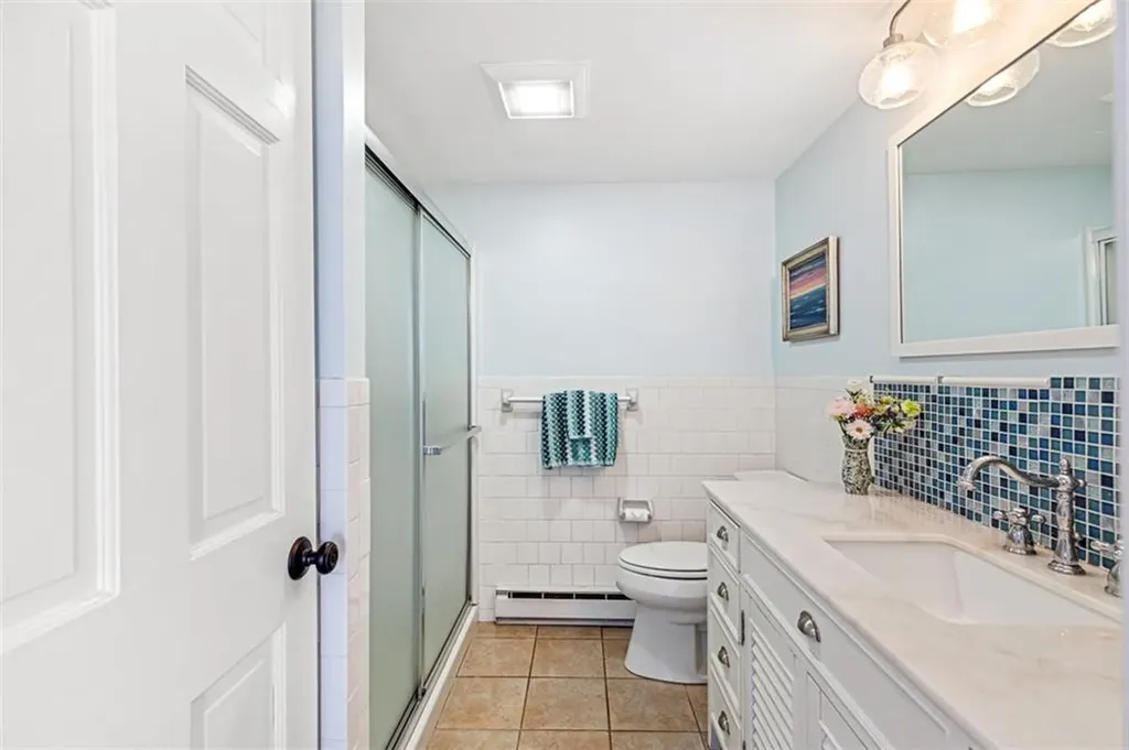 221 Hope Street Bristol RI 02809