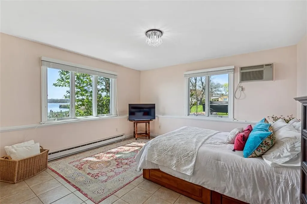 221 Hope Street Bristol RI 02809