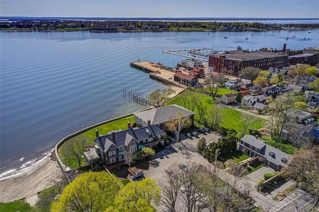 221 Hope Street Bristol RI 02809