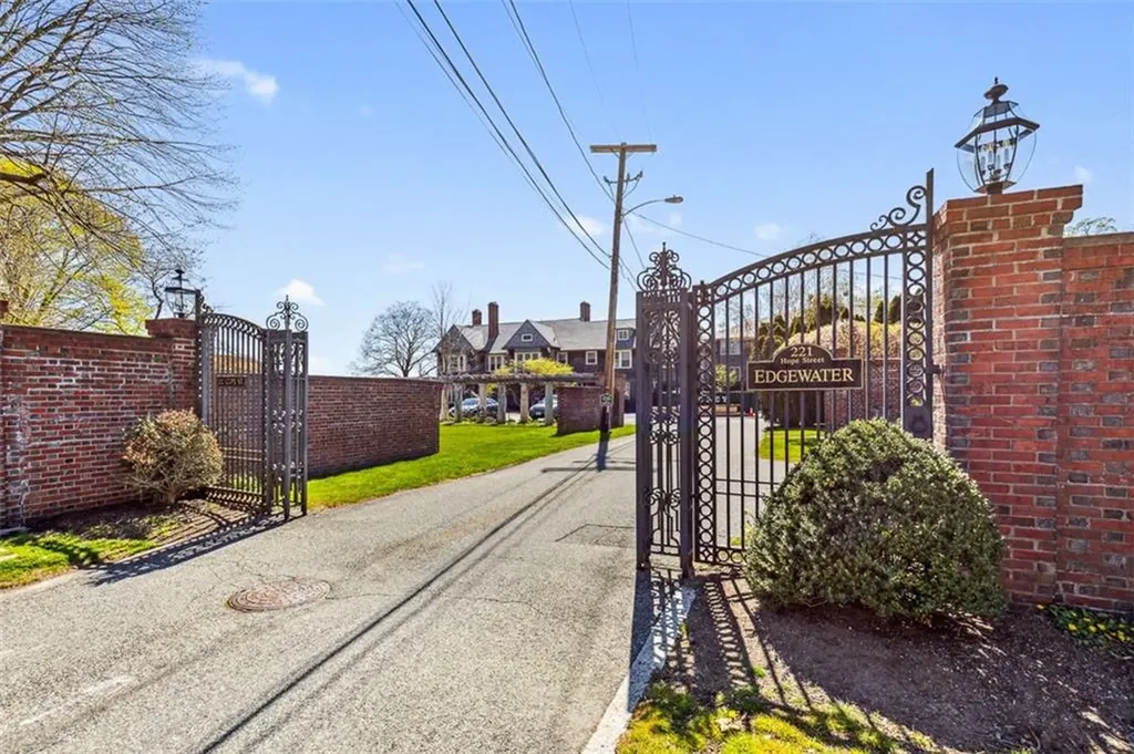 221 Hope Street Bristol RI 02809