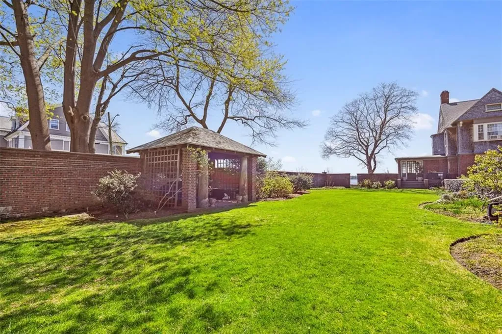 221 Hope Street Bristol RI 02809