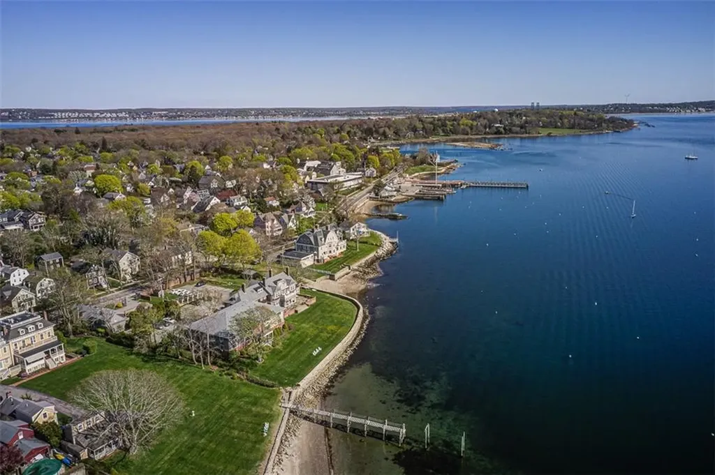 221 Hope Street Bristol RI 02809