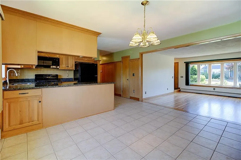 21 Boundary Avenue Johnston RI 02919