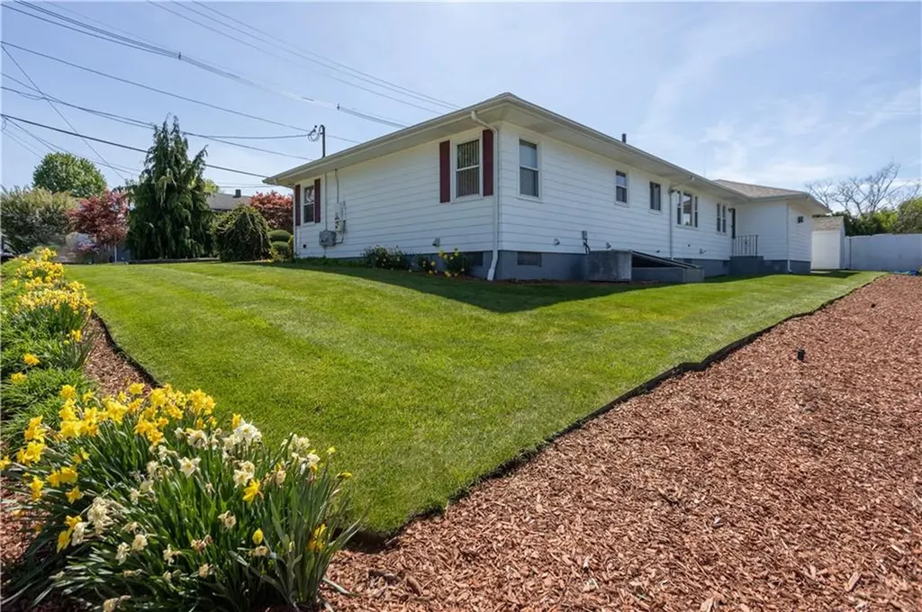 21 Boundary Avenue Johnston RI 02919