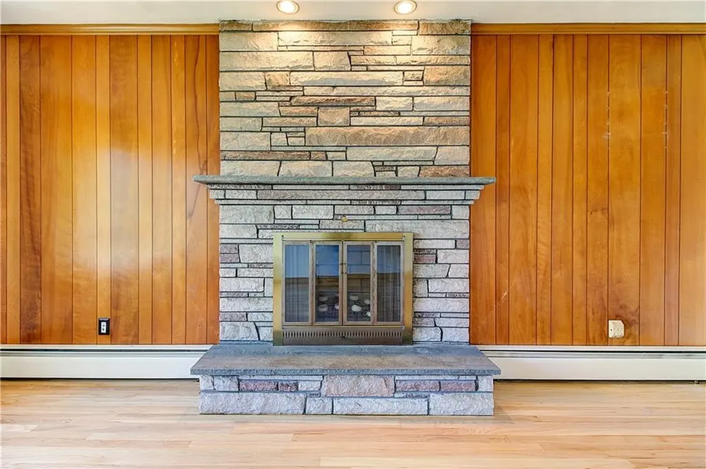 21 Boundary Avenue Johnston RI 02919