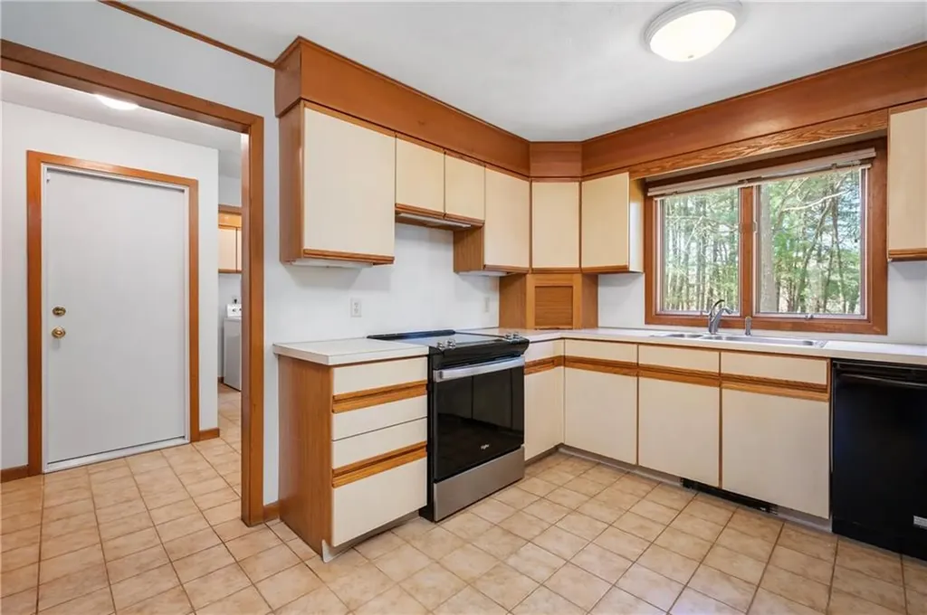 35 Candlewood Drive North Kingstown RI 02852
