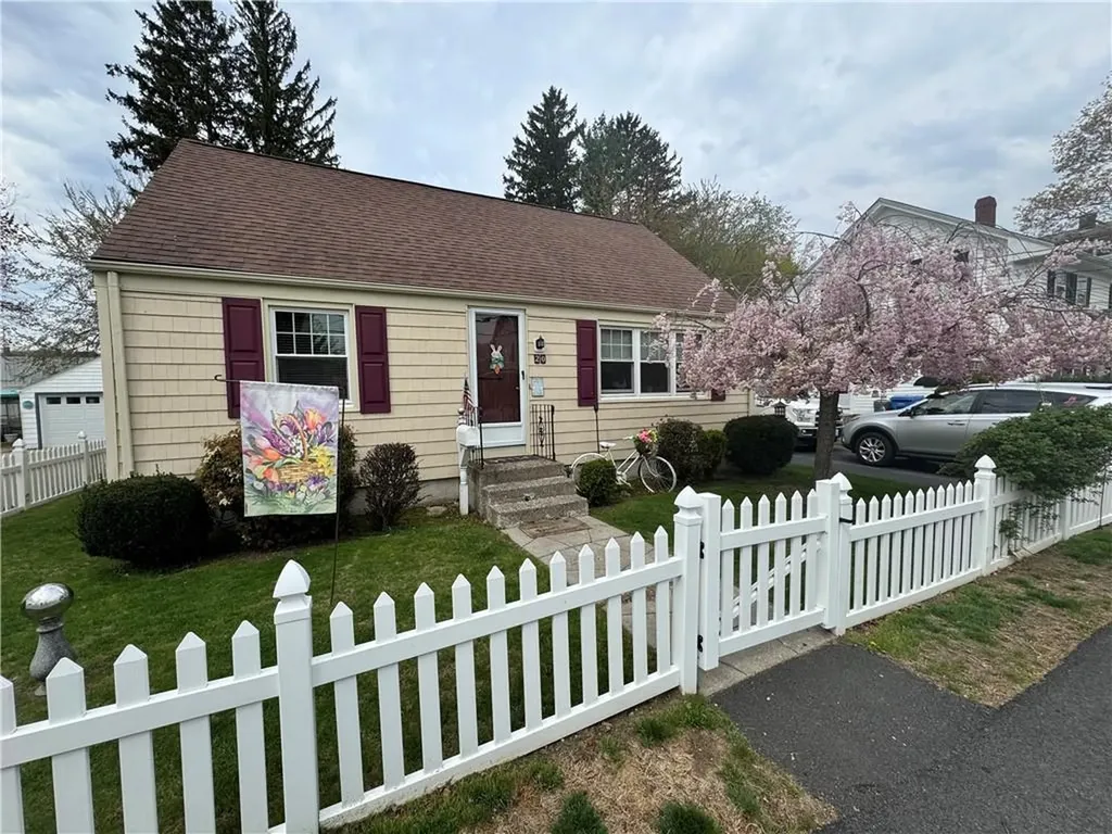 20 Pleasant Street Lincoln RI 02865