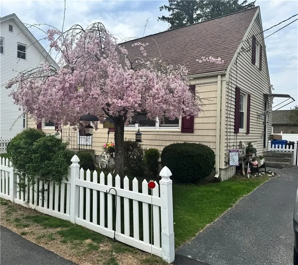 20 Pleasant Street Lincoln RI 02865
