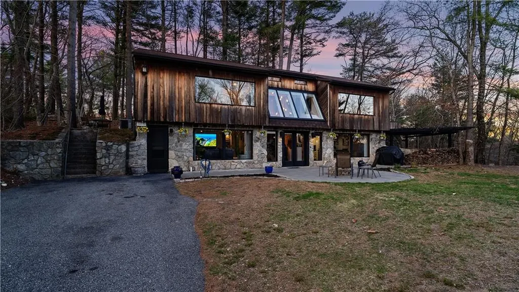 25 Mountaindale Road Smithfield RI 02917
