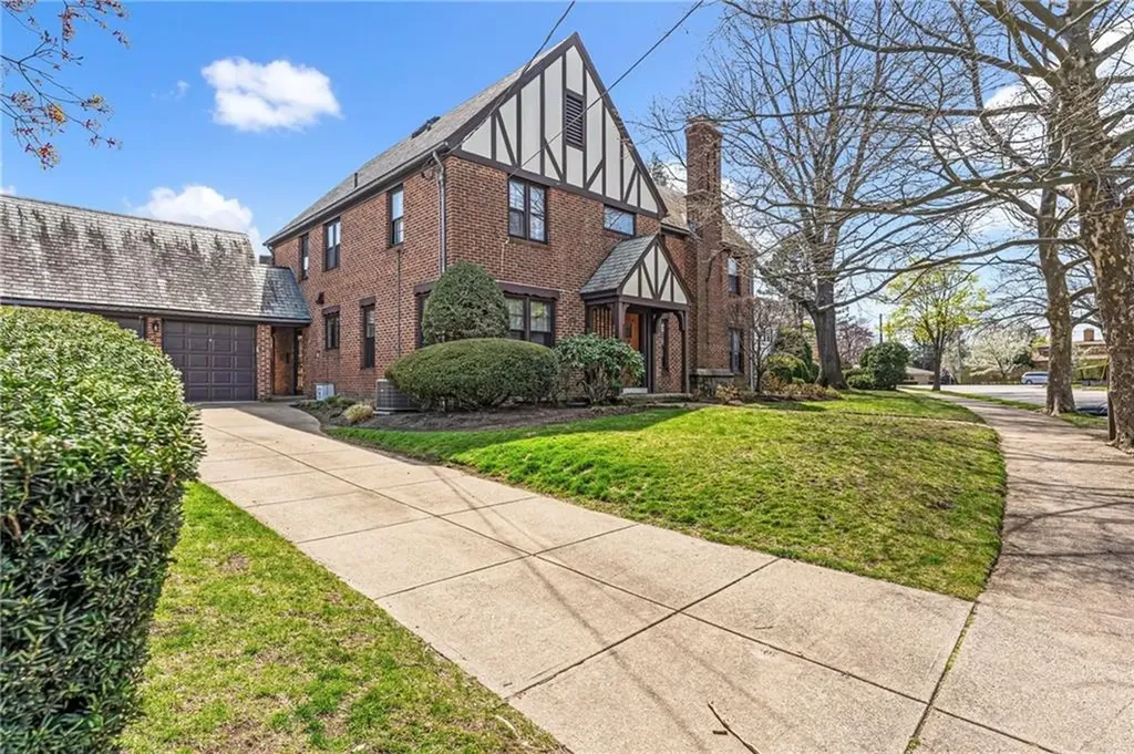 70 Dryden Avenue Pawtucket RI 02860