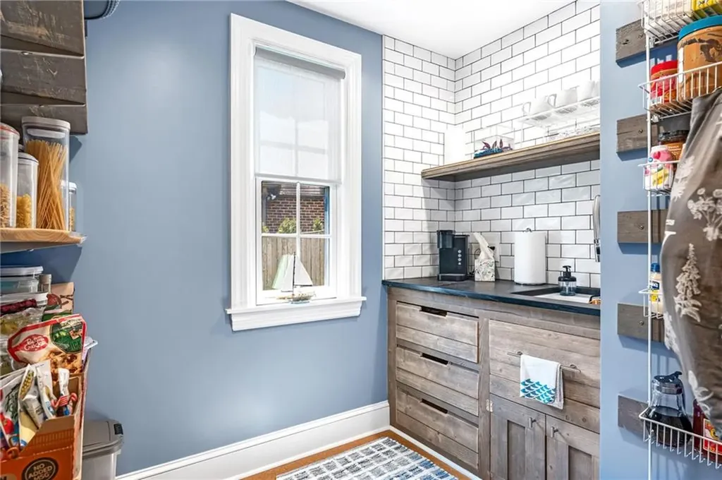 70 Dryden Avenue Pawtucket RI 02860