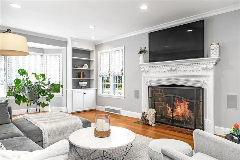 70 Dryden Avenue Pawtucket RI 02860