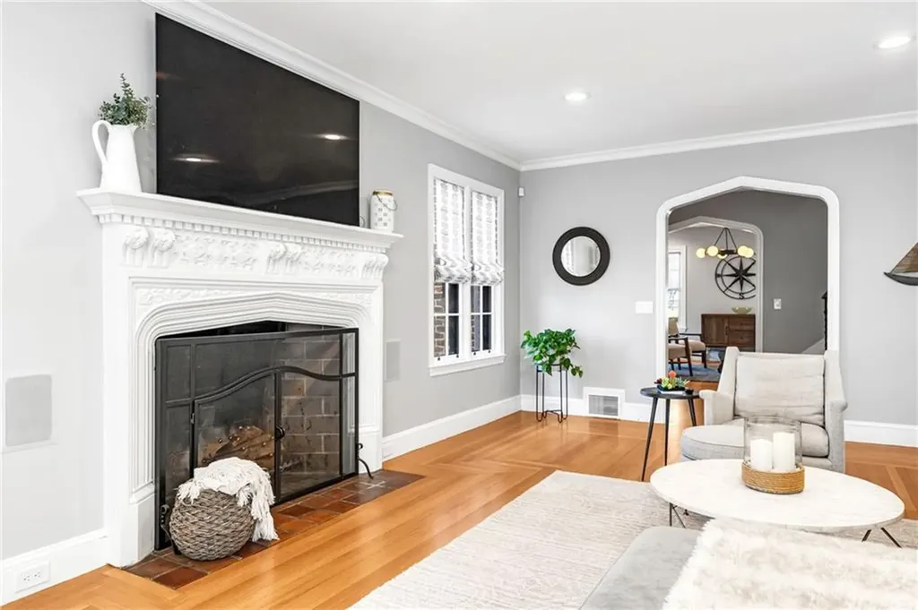 70 Dryden Avenue Pawtucket RI 02860