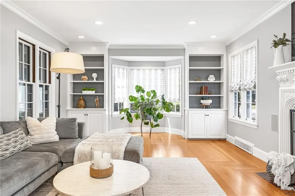 70 Dryden Avenue Pawtucket RI 02860