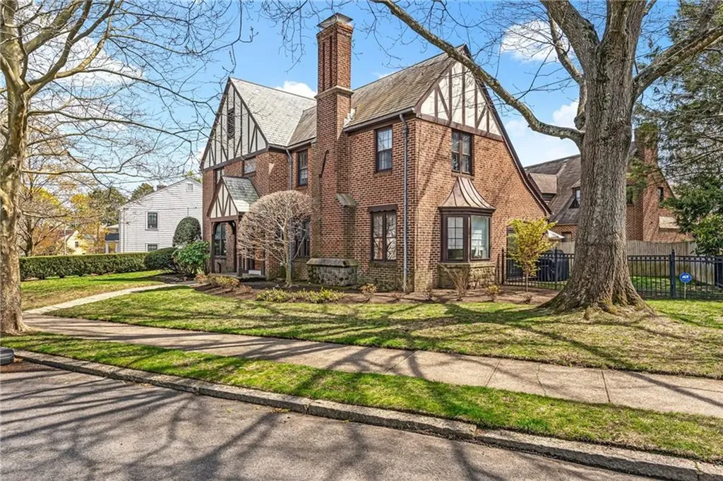 70 Dryden Avenue Pawtucket RI 02860