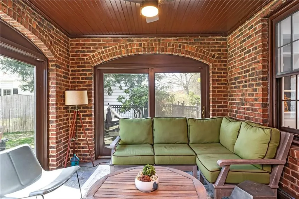 70 Dryden Avenue Pawtucket RI 02860