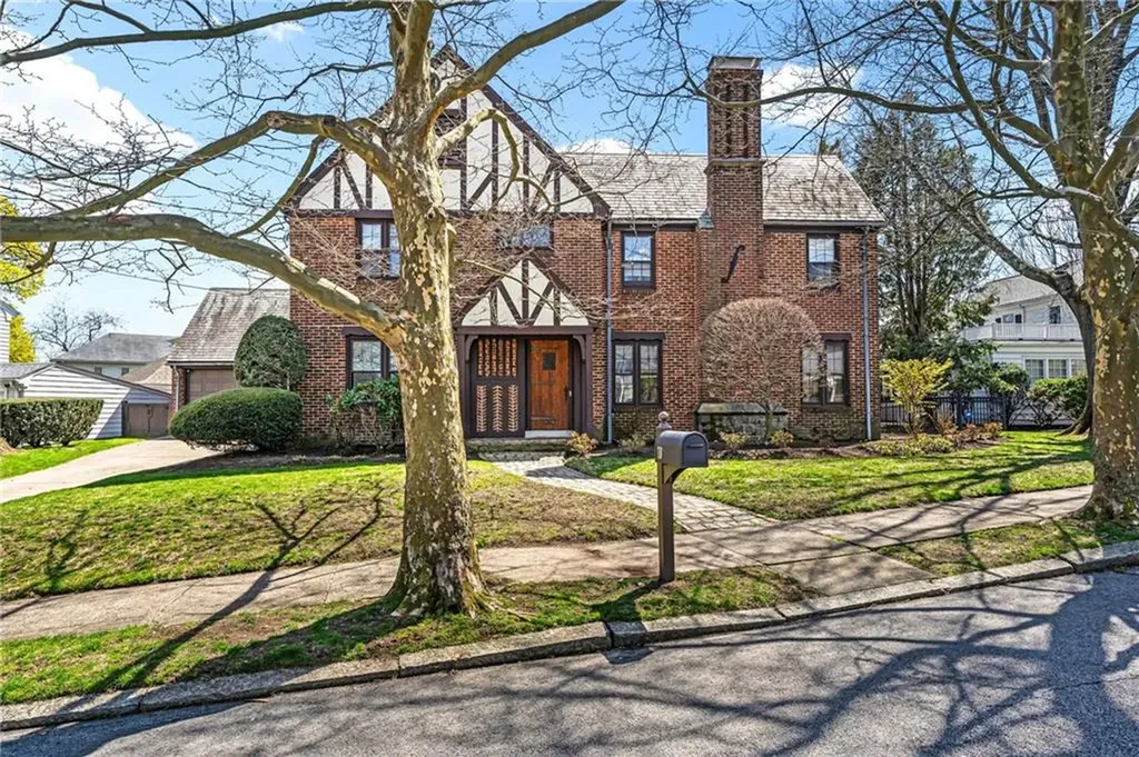 70 Dryden Avenue Pawtucket RI 02860