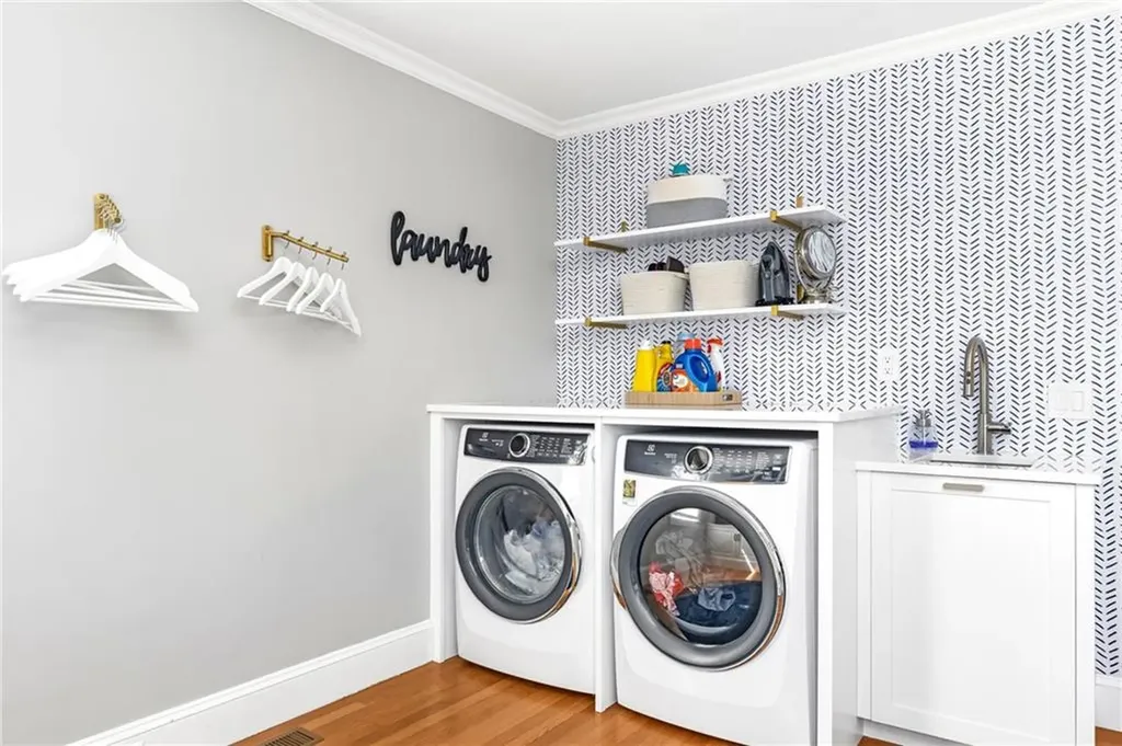 70 Dryden Avenue Pawtucket RI 02860