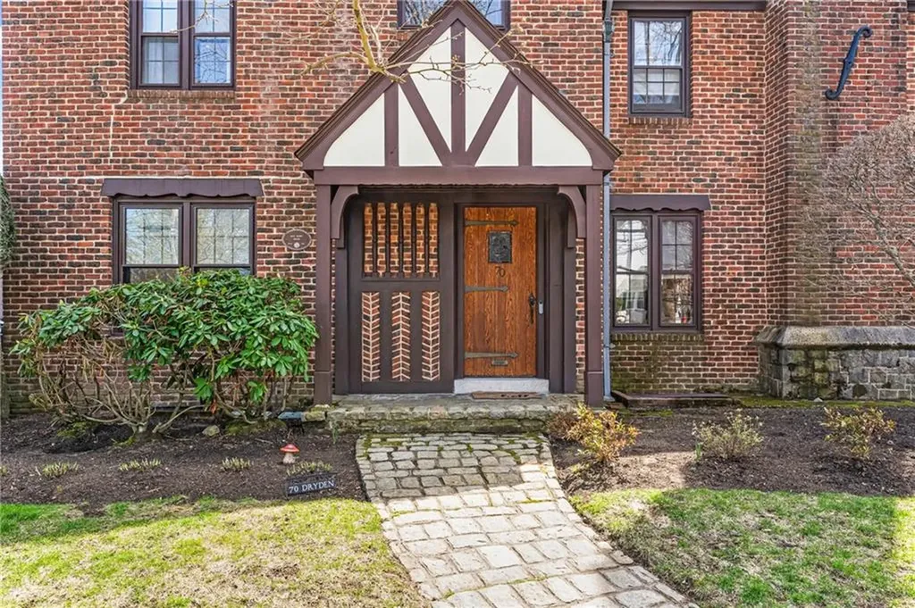 70 Dryden Avenue Pawtucket RI 02860