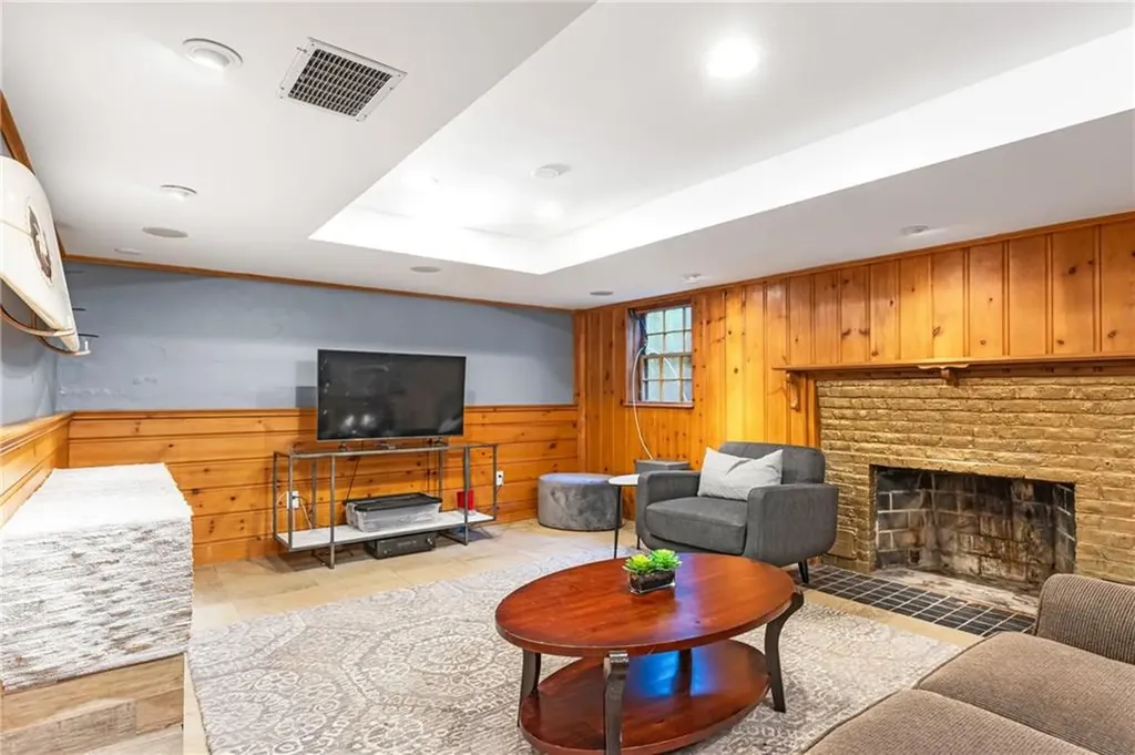 70 Dryden Avenue Pawtucket RI 02860