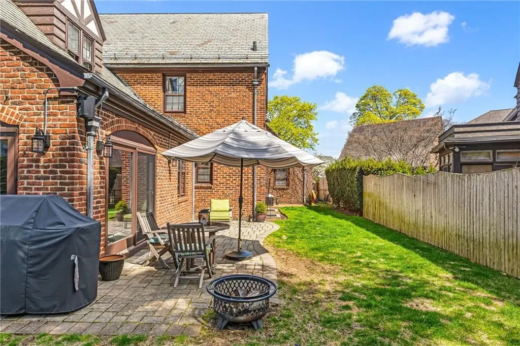 70 Dryden Avenue Pawtucket RI 02860