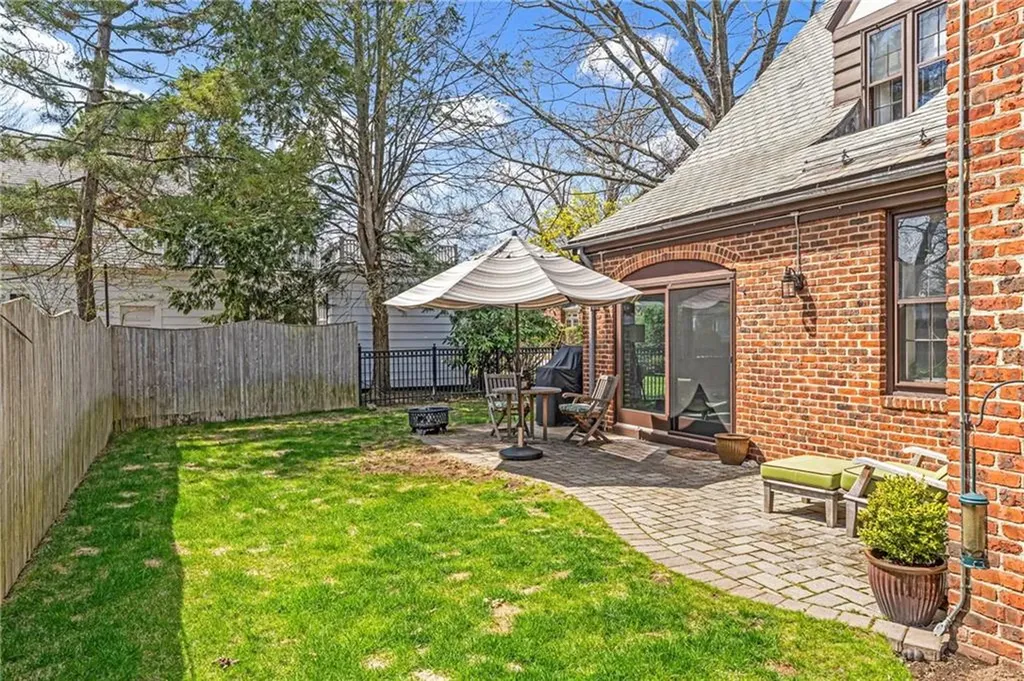 70 Dryden Avenue Pawtucket RI 02860