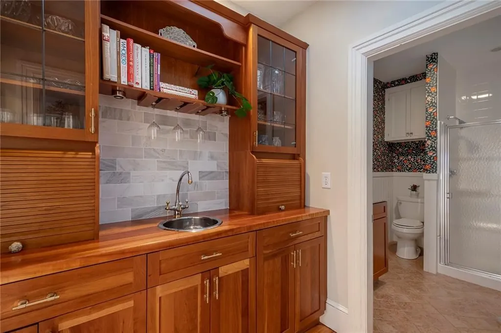 690 Angell Street Providence RI 02906