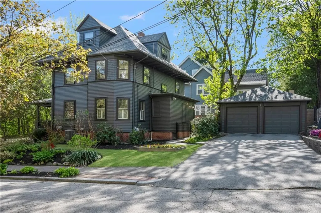 690 Angell Street Providence RI 02906
