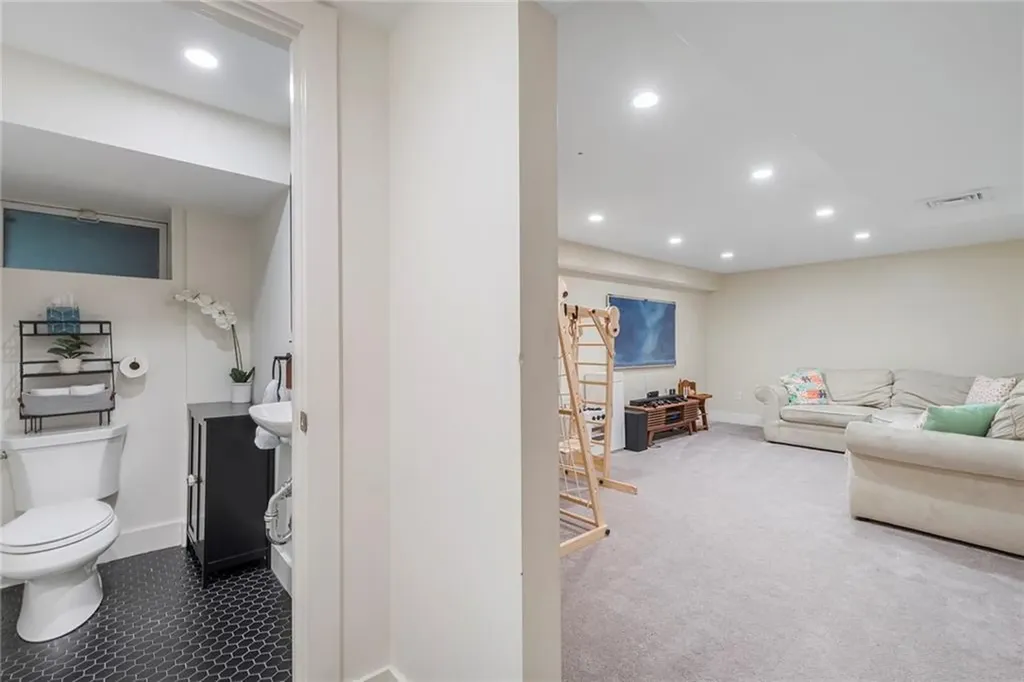 690 Angell Street Providence RI 02906