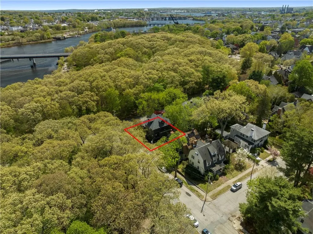 690 Angell Street Providence RI 02906