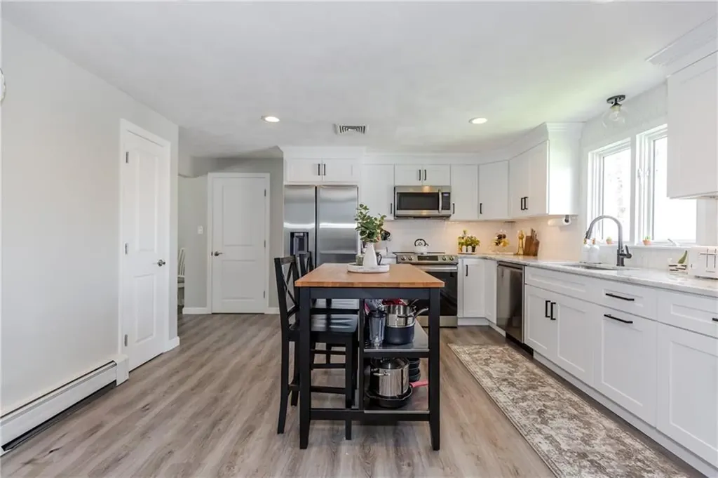 127 Street Agnes Avenue Woonsocket RI 02895