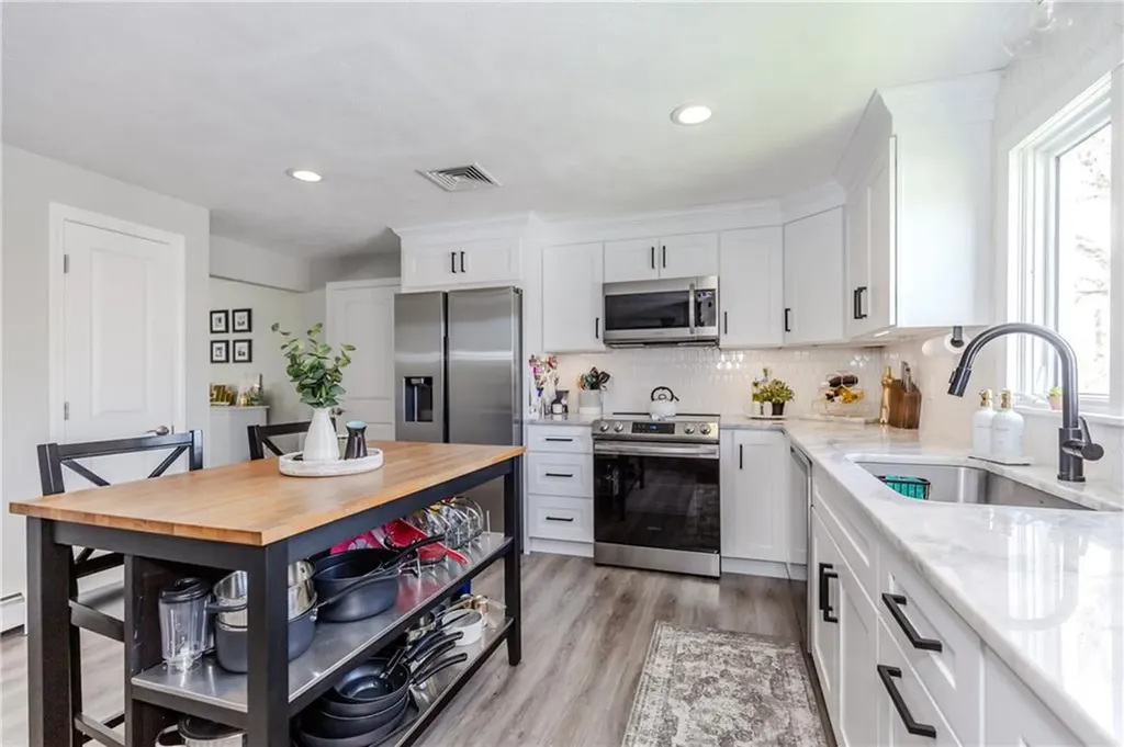 127 Street Agnes Avenue Woonsocket RI 02895