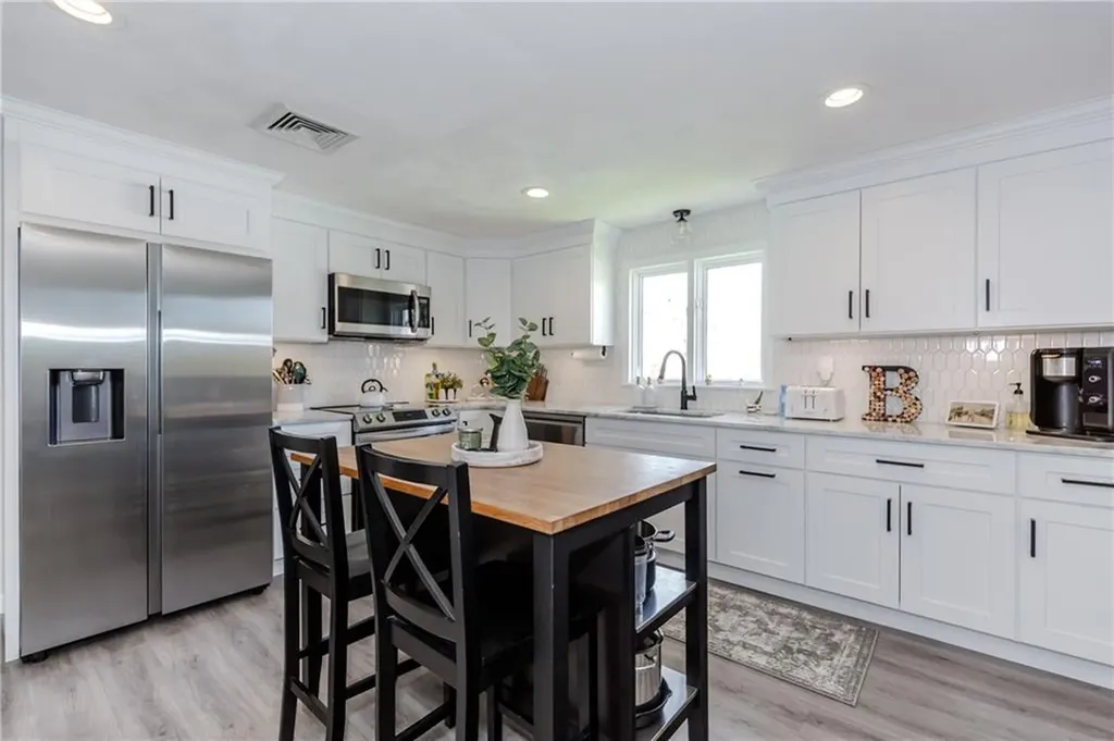 127 Street Agnes Avenue Woonsocket RI 02895