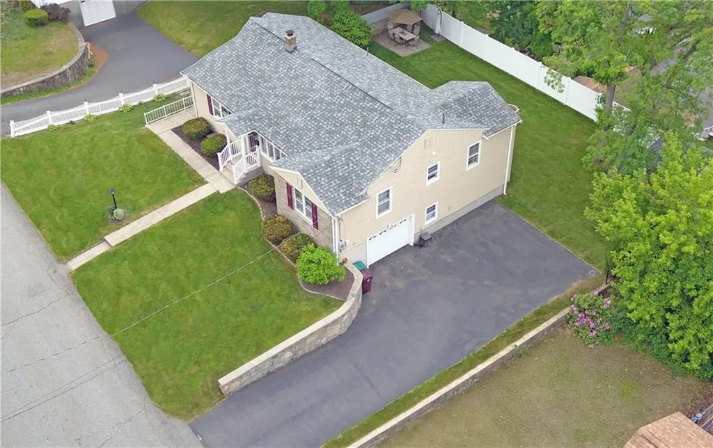 127 Street Agnes Avenue Woonsocket RI 02895